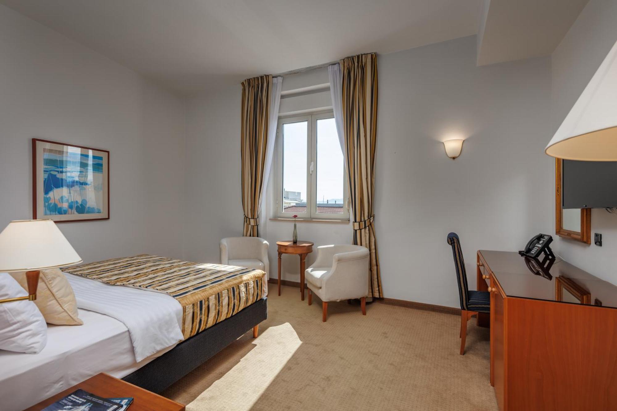 Grand Bonavia Hotel 4*