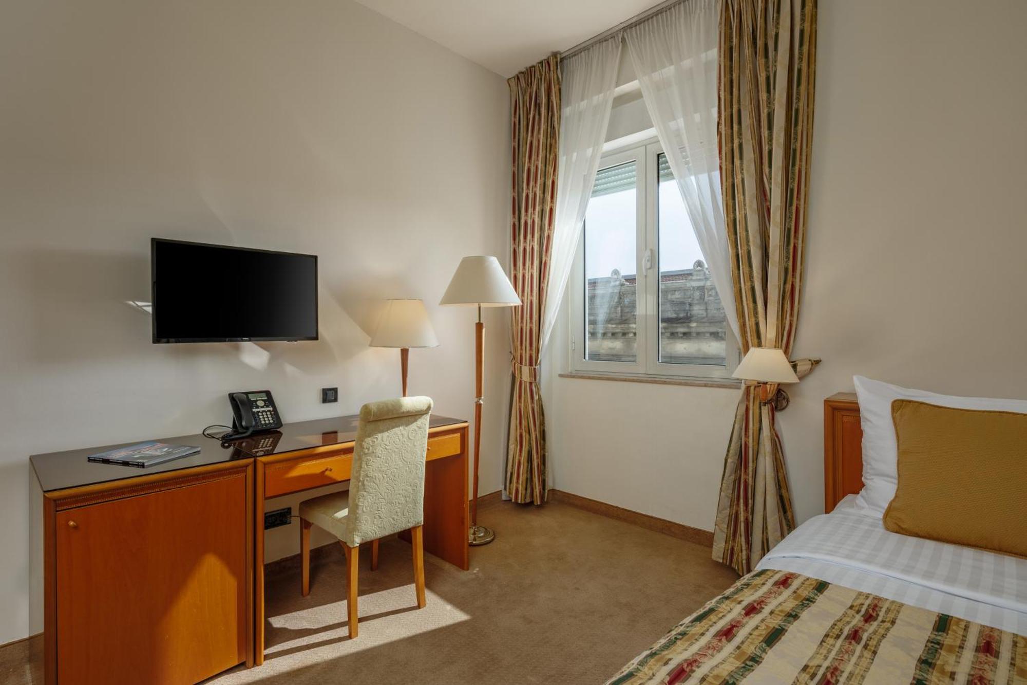 Hotel Grand Bonavia 4*
