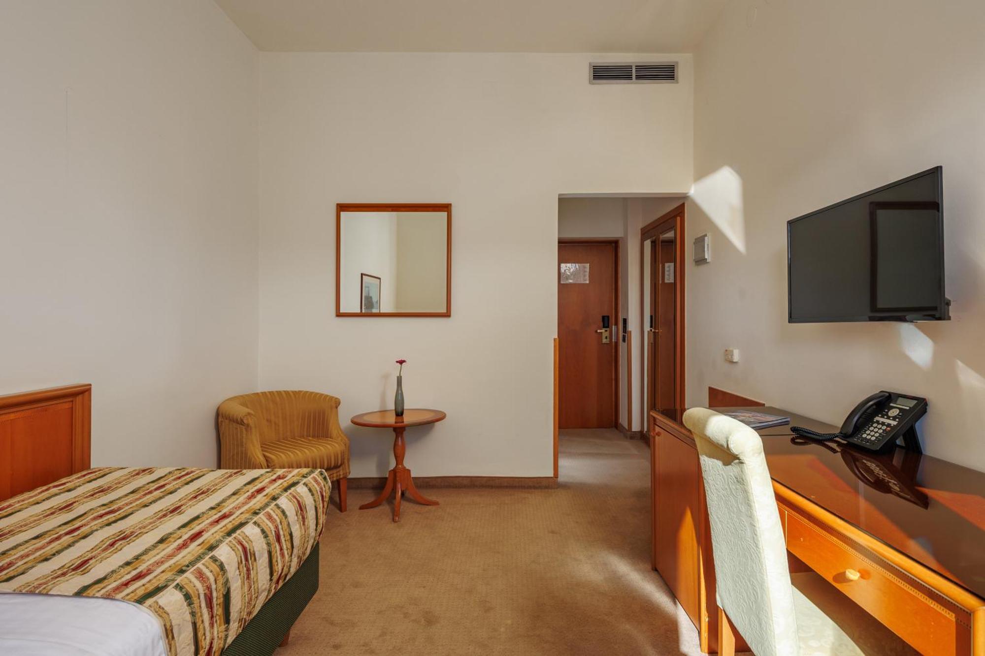 Grand Bonavia Hotel 4*